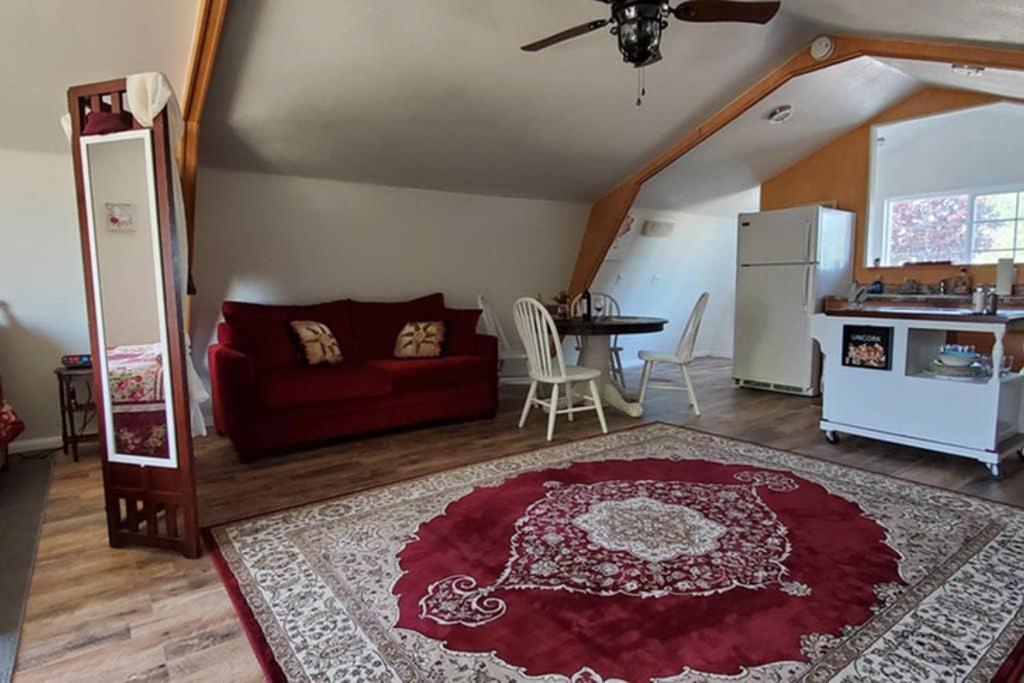 הוילה A Cozy Loft In טמפלטון מראה חיצוני תמונה